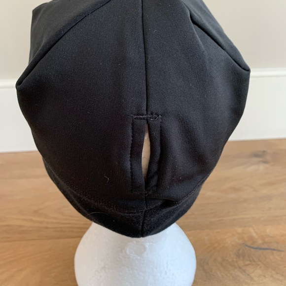 Sugoi Sport Beanie for Running, Bicycling, Hiking etc with Ponytail Opening - Picture 4 of 7